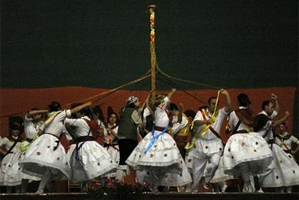 foto bailando el árbol de albelda