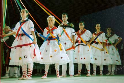 foto bailando el árbol de albelda