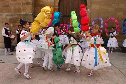 foto bailando los Arcos de San Asensio