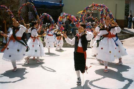 foto bailando los Arcos de San Asensio