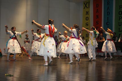 foto bailando la Bailadora de San Millán