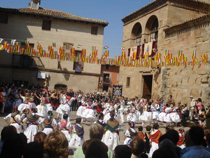 foto bailando la Bailadora de San Millán