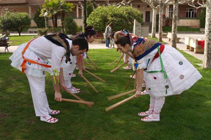 foto bailando el canario de Sorzano