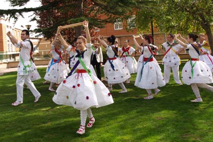 foto bailando el canario de Sorzano