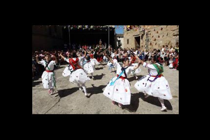 bailando la danza de Albelda