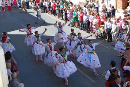foto bailando la danza de Logroño