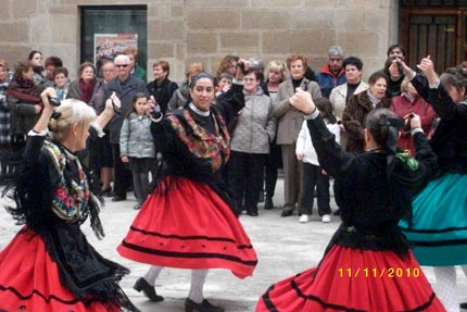 fotos bailando la jota de Logroño