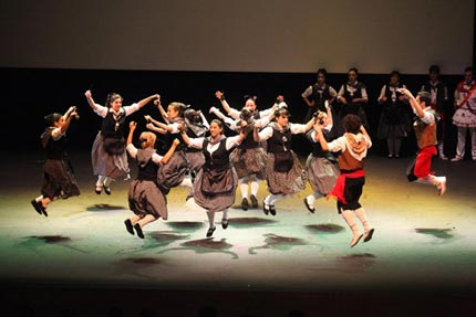 foto bailando la Jota de Mansilla